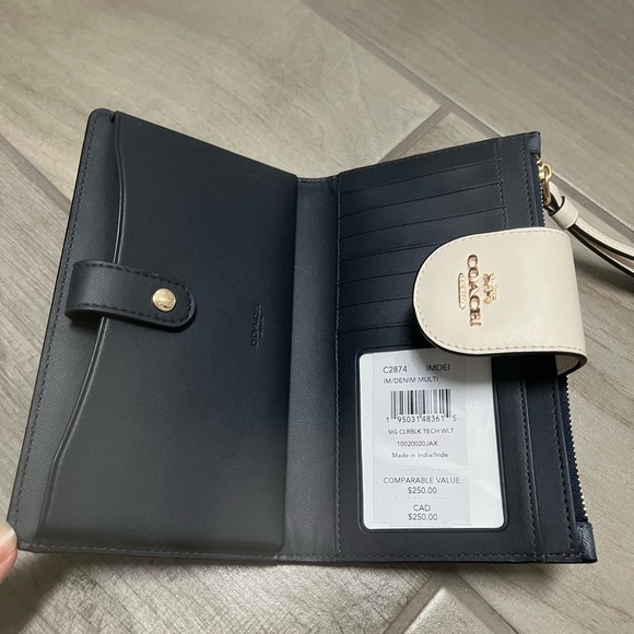 NWT Coach Signature Phone Wallet - Picture 2 of 5